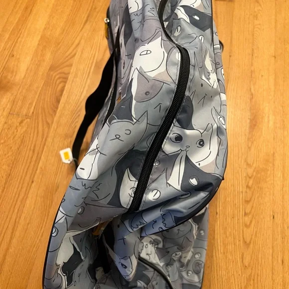 Lucas duffel bag with a grey cat pattern - Picture 4 of 6